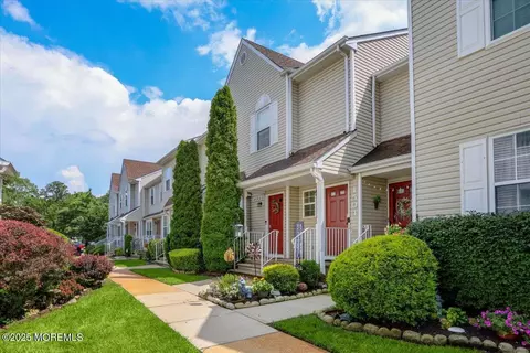 4504 Pepperidge Ct, Freehold, NJ 07728
