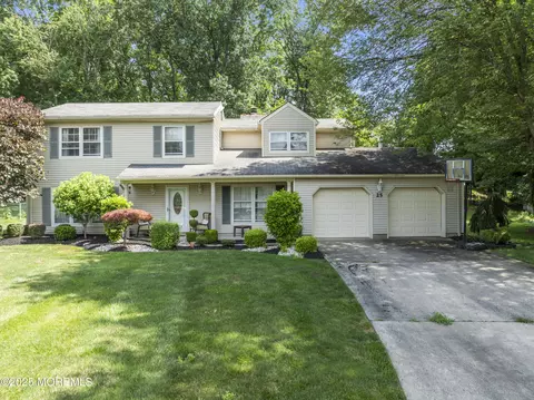 25 Constitution Ct, Manalapan, NJ 07726