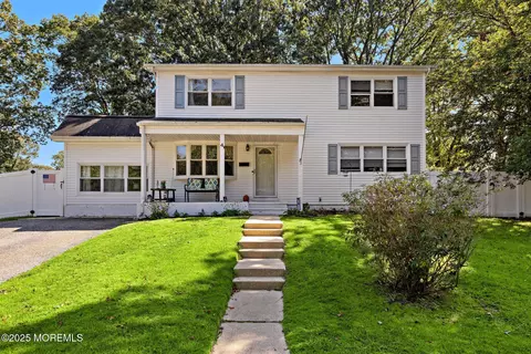 4 Maryland Dr, Jackson, NJ 08527