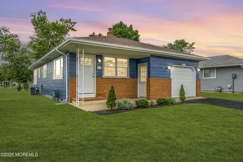 237 Harrington Dr N, Toms River, NJ 08757