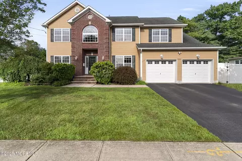 233 Brooklyn Ave, Spotswood, NJ 08884