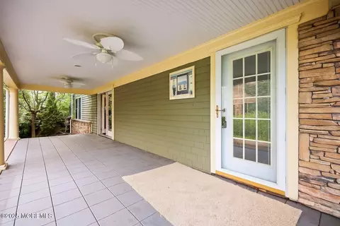 Exterior - 3 E River Rd, Rumson, NJ 07760 photo 2 of 4