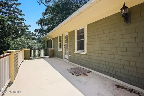 Exterior - 3 E River Rd, Rumson, NJ 07760 photo 1 of 4