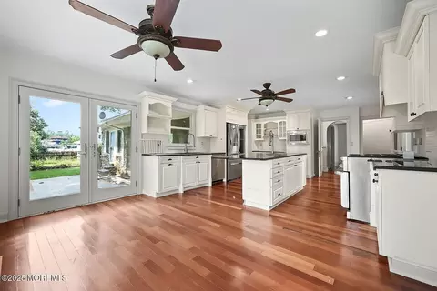Kitchen - 3 E River Rd, Rumson, NJ 07760 photo 1 of 2