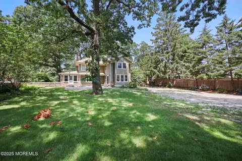 Exterior - 3 E River Rd, Rumson, NJ 07760 photo 3 of 4