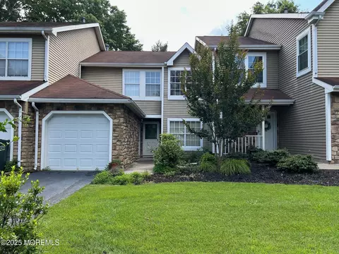 15 Saddle Ct, Tinton Falls, NJ 07753