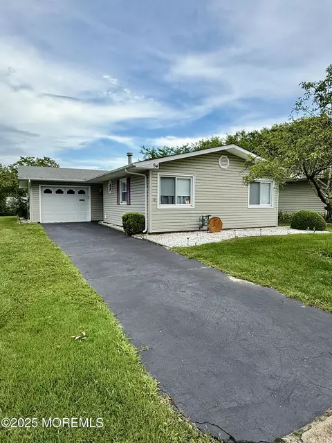 94 Clay Cir, Brick, NJ 08724