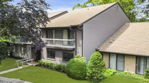 31 Claremont Ct, Red Bank, NJ 07701