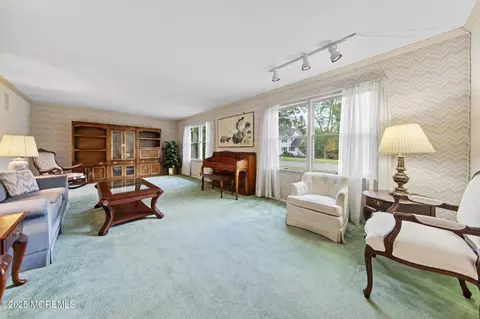 18 Mulberry Ln, Edison, NJ 08820 photo 9