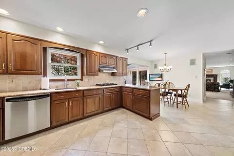18 Mulberry Ln, Edison, NJ 08820 photo 19