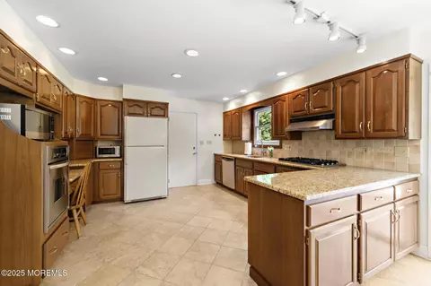 18 Mulberry Ln, Edison, NJ 08820 photo 20