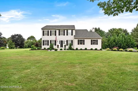 27 Galloping Brook Rd, Allentown, NJ 08501