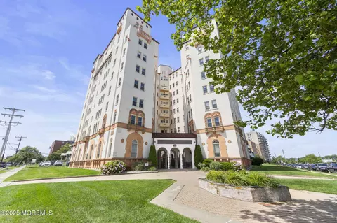 400 Deal Lake Dr #7H & 7G, Asbury Park, NJ 07712