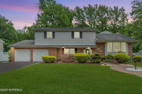 25 Canadian Woods Rd, Marlboro, NJ 07746