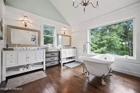 Bath - 107 Penhook Rd, Forked River, NJ 08731 photo 3 of 11