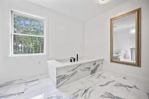 Bath - 107 Penhook Rd, Forked River, NJ 08731 photo 8 of 11