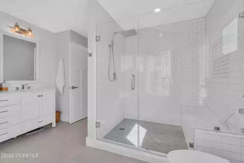 Bath - 848 Ensign Dr, Forked River, NJ 08731 photo 4 of 7