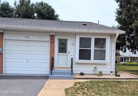 10 Independence Pkwy # B, Whiting, NJ 08759