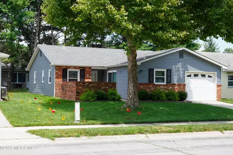 8 Garland Dr, Brick, NJ 08723