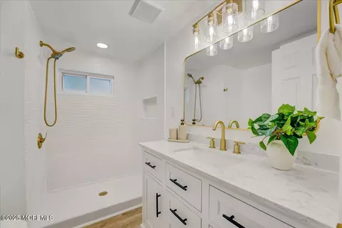 18 Larisa Ln, Jackson, NJ 08527