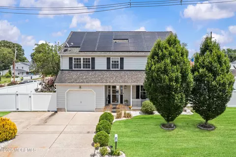 1 Maple St, Union Beach, NJ 07735