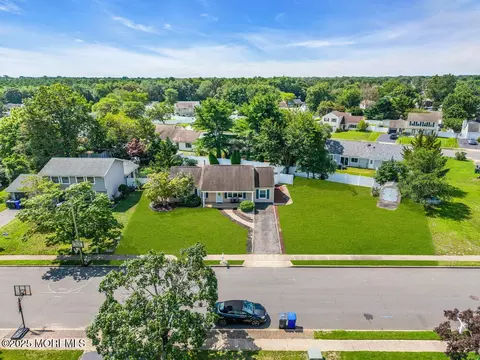 1083 Bandon Rd, Toms River, NJ 08753
