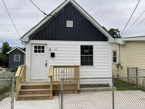 211 Center Ave, Keansburg, NJ 07734