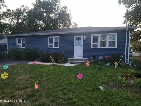 200 Pacific Ave, Beachwood, NJ 08722