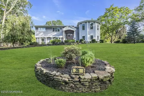 26 Crest Rd, Middletown, NJ 07748