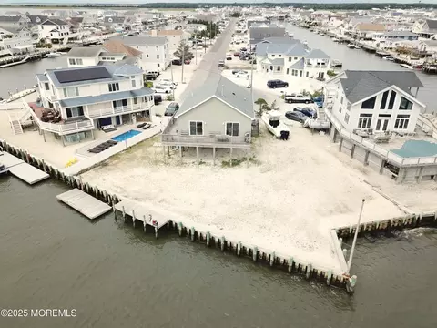163 Flamingo Rd, Tuckerton, NJ 08087