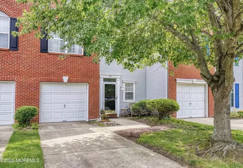 25 William Penn Cir, Medford, NJ 08055