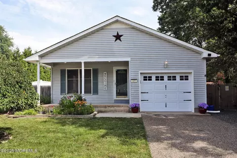 47 Central Ave, Waretown, NJ 08758
