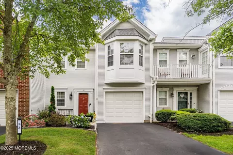 32 Picket Pl, Freehold, NJ 07728