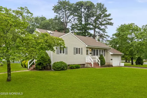 32 Branch Rd, Oakhurst, NJ 07755