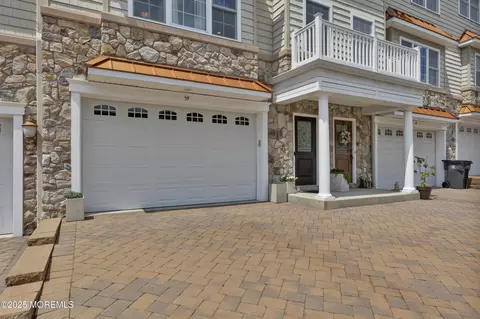 59 White Oak Ln, Aberdeen, NJ 07747