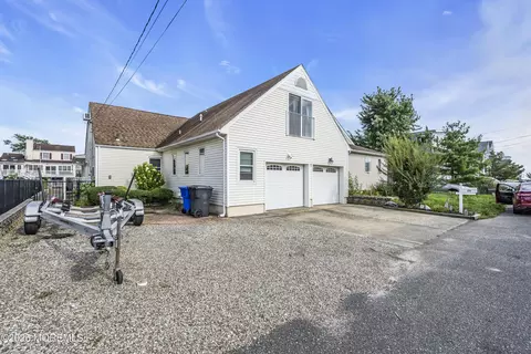 25 Halsey Dr, Brick, NJ 08723