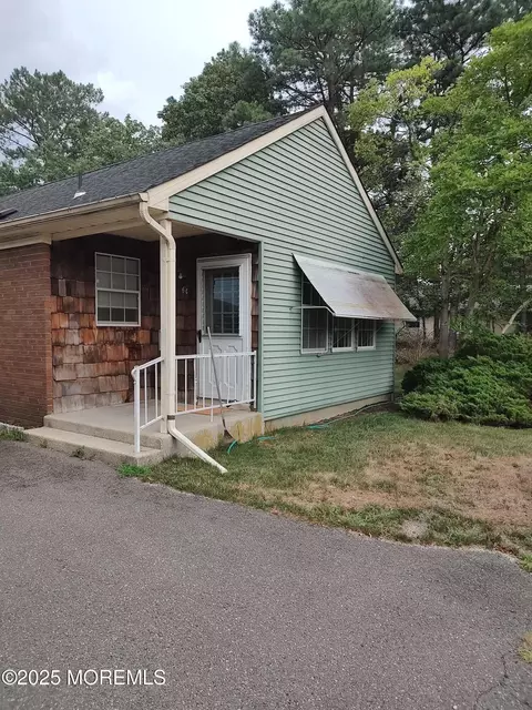6 Deerfield Dr # C, Whiting, NJ 08759