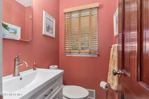 Bath - 44 Devonshire Ct, Middletown, NJ 07748 photo 1 of 4