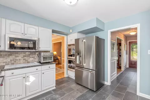 Entry Way - 44 Devonshire Ct, Middletown, NJ 07748 photo 3 of 5