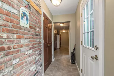 Entry Way - 44 Devonshire Ct, Middletown, NJ 07748 photo 4 of 5