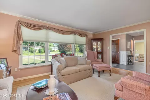 Living - 44 Devonshire Ct, Middletown, NJ 07748 photo 4 of 5