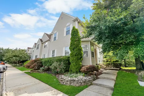 1801 Wagon Wheel Ct, Freehold, NJ 07728
