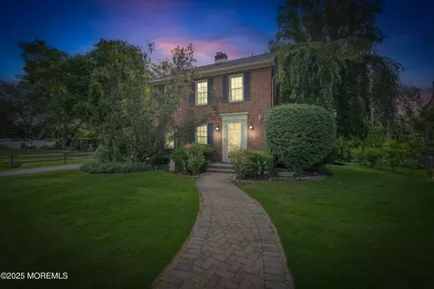 6 Sunset Ct, Freehold, NJ 07728