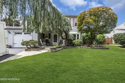 9 Yellowstone Ln, Howell, NJ 07731