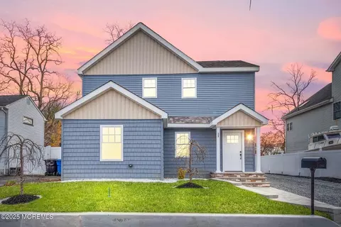 20 Duchess Ave, North Middletown, NJ 07748