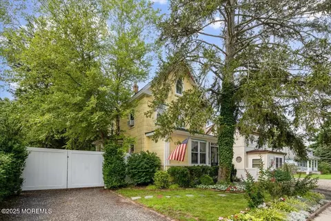 216 Center St, Tuckerton, NJ 08087