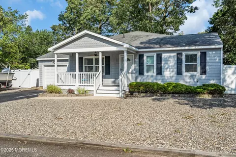 461 Commodore Dr, Forked River, NJ 08731