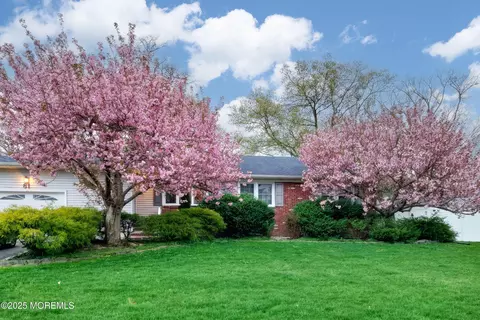 81 Shady Nook Dr, Toms River, NJ 08755