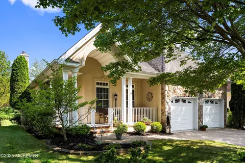 4 Barberry Dr, Ocean, NJ 07712