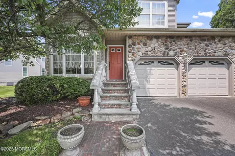 28 Brent Dr, Howell, NJ 07731